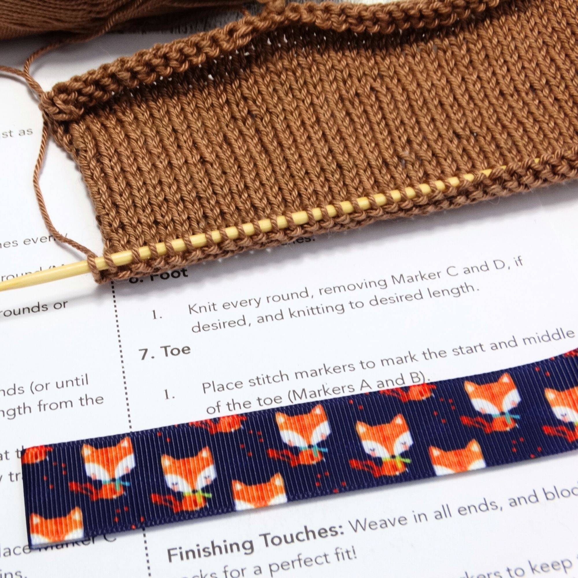 Magnetic Pattern Guide for Knitting